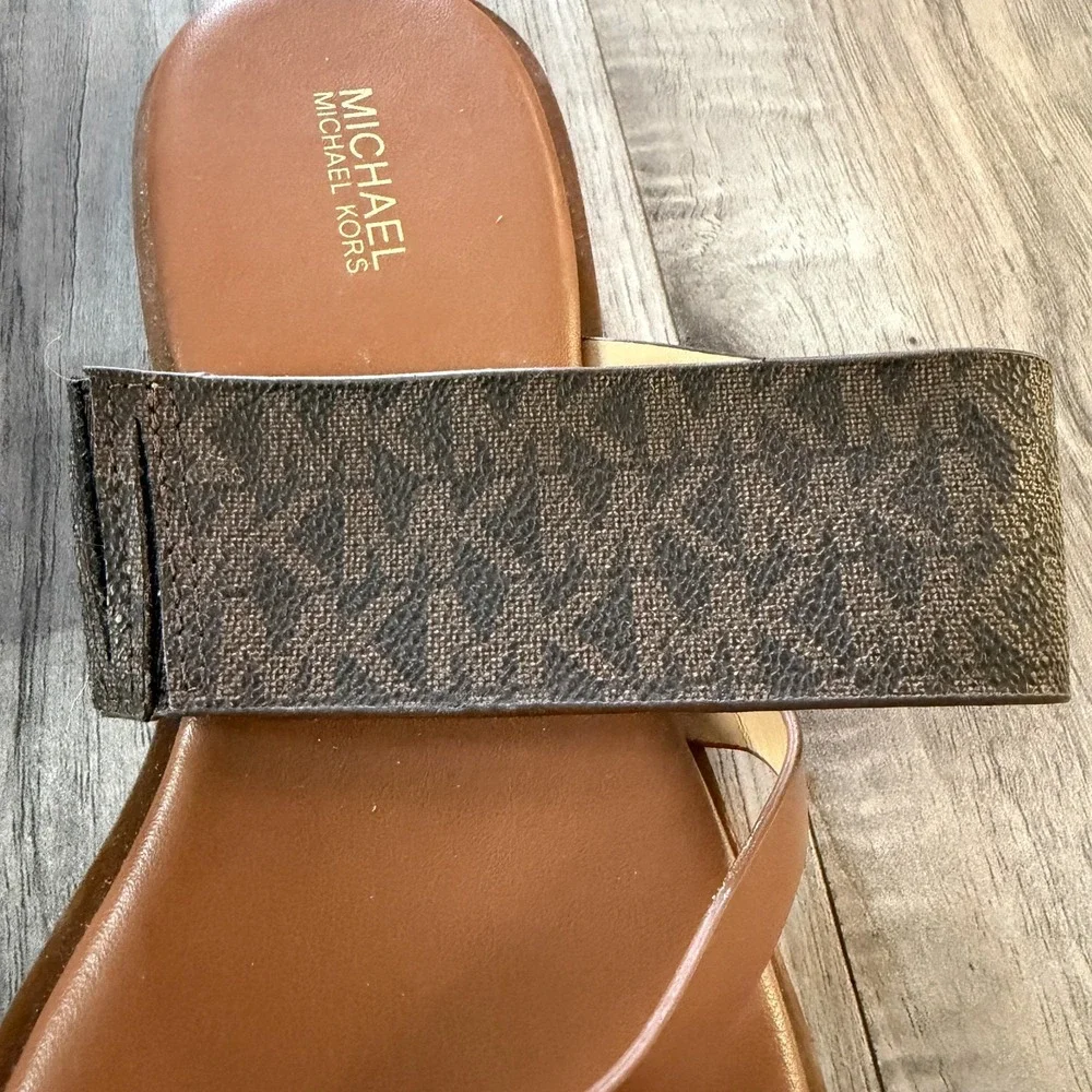 NWOT Michael Kors Nelson Slip-On Toe Ring Slide Sandals Mini Logo Flats 9M Women
